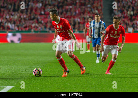 Lisbonne, Portugal. 01 avril, 2017. BenficaÕs l'avant du Brésil Jonas (10) en action au cours de la partie V SL Benfica FC Porto © Alexandre de Sousa/Alamy Live News Banque D'Images