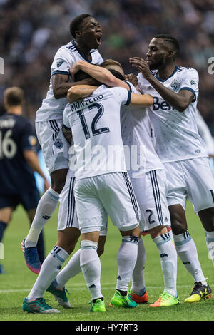 Vancouver, Canada. 1 avril, 2017. Les Whitecaps célébrer Matias Laba (15) deuxième objectif de la nuit. Défaites Vancouver Los Angeles 4-2, avec des buts de Cristian Techera (13), Fredy Montero (12) et 2 buts de Matias Laba (15), Vancouver Whitecaps vs Los Angeles Galaxy, le Stade BC Place. . © Gerry Rousseau/Alamy Live News Banque D'Images