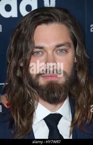 Bevely Hills, Ca. 01 avr, 2017. Tom Payne, 28th Annual GLAAD Media Awards à LA au Beverly Hilton Hotel en Californie le 01 avril 2017. Credit : Fs/media/Alamy Punch Live News Banque D'Images