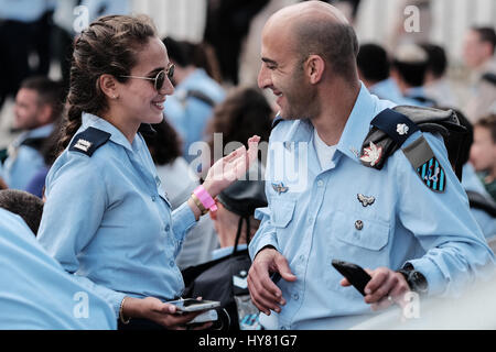 La base aérienne de Hatsor, Israël. 2 avril, 2017. De l'air israélienne marque symboliquement l'intégration opérationnelle de David's Sling Air Defence System mis au point sous la supervision du Ministère de la défense d'Israël et l'Agence de défense antimissile des Etats-Unis et d'Israël par Rafael-NOUS Raytheon. Credit : Alon Nir/Alamy Live News Banque D'Images