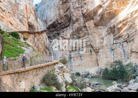 'El Caminito del Rey' (petit chemin du roi), pays le plus dangereux au sentier rouvert en mai 2015. Ardales (Malaga, Espagne). Banque D'Images