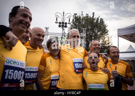 Rome, Italie. 09Th avr, 2017. 02 avril 2017 Rome porteur ; participer à la 23e édition du Marathon de Rome, avec la toile de l'ancien Colisée, à Rome. Dans l'image Giovanni Malagò durinig le marathon de Rome 23e Crédit : Andrea Ronchini/Pacific Press/Alamy Live News Banque D'Images