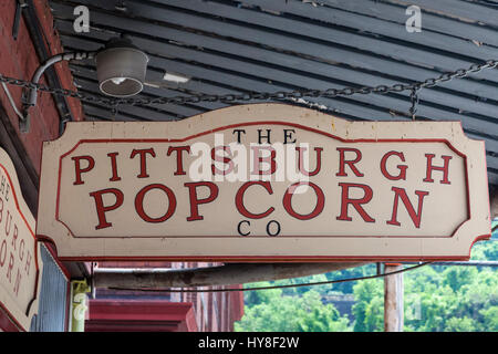 La société Popcorn Pittsburgh Signe, 21e Rue, dans le quartier de bande. Banque D'Images