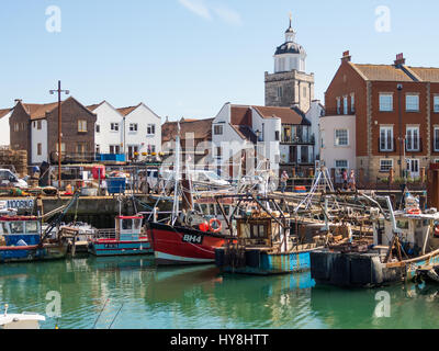 Bateaux de pêche dans le port de Portsmouth Banque D'Images