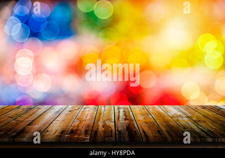 Colorful bokeh background créé par néons avec table Banque D'Images