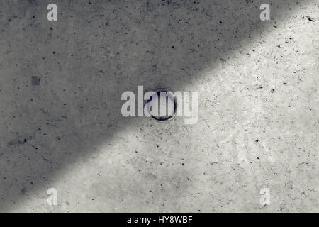 Résumé fond de la texture du mur de ciment béton avec ombre diagonale, rugueux grungy surface rayée Banque D'Images