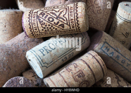 Bouchons BOUCHONS : Ancien de bouteilles de vin Banque D'Images