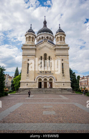 La cathédrale orthodoxe roumaine de la Dormition de la Theotokos sur Avram Iancu Square à Cluj Napoca, deuxième ville la plus peuplée en Roumanie Banque D'Images