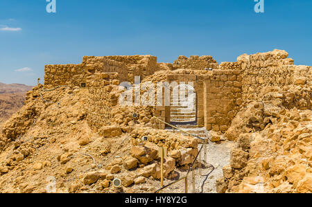 Vue sur les ruines de la forteresse de Massada - désert de Judée, en Israël Banque D'Images