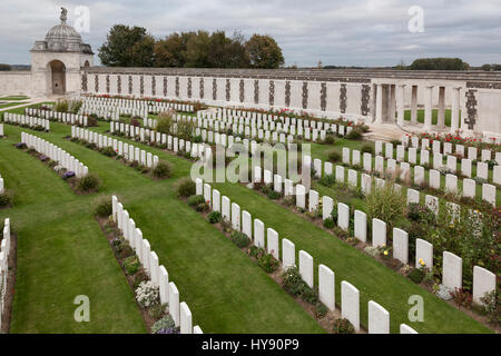 Des sépultures de guerre du Commonwealth de Tyne Cot Cemetery et mémorial aux disparus est le plus grand cimetière du Commonwealth pour les forces armées dans le monde, pour n'importe quelle guerre Banque D'Images