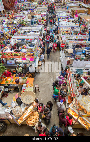 Avec une grande variété de produits, de l'alimentation, de l'artisanat et produits de base, Mercado Hidalgo a été en opération depuis 1910. Un endroit que vous visitez le plus dans n'importe quel t Banque D'Images