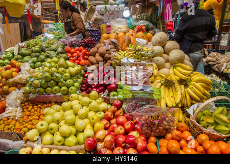 Avec une grande variété de produits, de l'alimentation, de l'artisanat et produits de base, Mercado Hidalgo a été en opération depuis 1910. Un endroit que vous visitez le plus dans n'importe quel t Banque D'Images