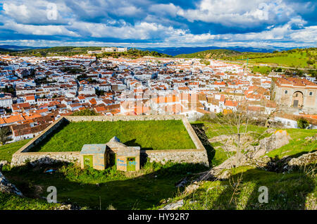 Aracena vu de dessus. Aracena, Huelva, Andalousie, Espagne, Europe Banque D'Images