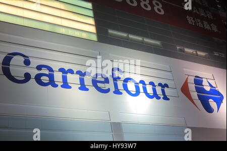 Carrefour en Chine. Carrefour est une multinationale française hyper marché détaillant opearating dans plus de 30 pays ayant leur siège en France. Banque D'Images