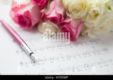 Roses roses avec de la musique Banque D'Images