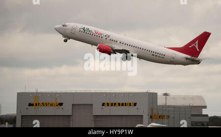 London Stansted Airport ; Albastar Boeing 737 - MSN 24129 Banque D'Images