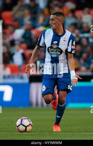 Valence, Espagne. 09Th avr, 2017. Valencia CF vs Deportivo La Corogne - La Liga Journée 29 - Estadio Mestalla, en action pendant le jeu g -- Florin et de dérive le Deportivo La Corogne ball Crédit : VWPics/Alamy Live News Banque D'Images