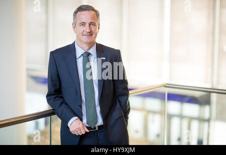 Stuttgart, Allemagne. Mar 28, 2017. Frank Mastiaux, président du conseil d'administration d'EnBW (Energie Baden-Württemberg), photographié après les résultats financiers annuels conférence de presse à Stuttgart, Allemagne, 28 mars 2017. Photo : Christoph Schmidt/dpa/Alamy Live News Banque D'Images