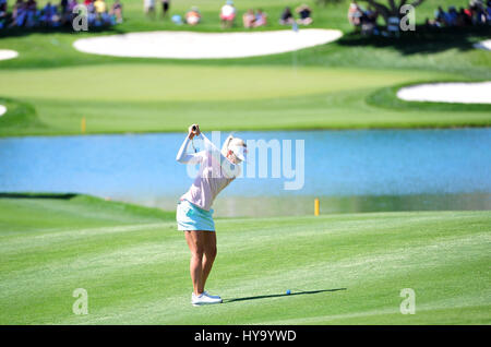 Rancho Mirage, Californie, USA. 2ème apr 2017. Charley Hull sur le 6e trou lors de la ronde finale de l'ANA Inspiration au cours du tournoi Dinah Shore à Mission Hills Country Club de Rancho Mirage, en Californie. John Green/CSM/Alamy Live News Banque D'Images