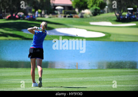 Rancho Mirage, Californie, USA. 2ème apr 2017. Jessica Korda sur le 6e trou lors de la ronde finale de l'ANA Inspiration au cours du tournoi Dinah Shore à Mission Hills Country Club de Rancho Mirage, en Californie. John Green/CSM/Alamy Live News Banque D'Images