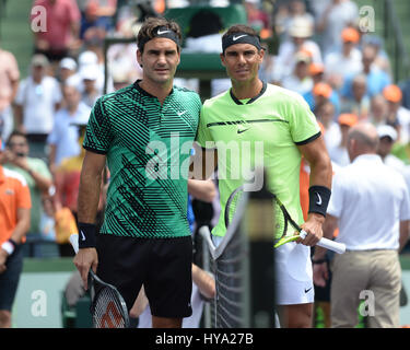 Key Biscayne, Floride, USA. 09Th avr, 2017. Pose avec Roger Federer Rafael Nadal lors de la finale masculine à l'Open de Miami a tenu à le Crandon Park Tennis Center le 2 avril 2017 à Key Biscayne, en Floride. Credit : Mpi04/media/Alamy Punch Live News Banque D'Images