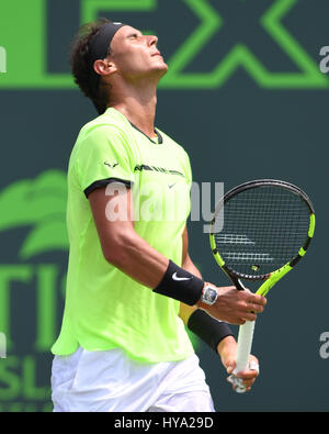 Key Biscayne, Floride, USA. 09Th avr, 2017. Roger Federer Vs Rafael Nadal lors de la finale masculine à l'Open de Miami a tenu à le Crandon Park Tennis Center le 2 avril 2017 à Key Biscayne, en Floride. Credit : Mpi04/media/Alamy Punch Live News Banque D'Images