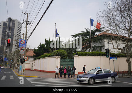 Maison du consul français à Shangai - 01/04/2017 - Chine / Shanghai - Maison du consul français à Shangai, un citoyen français va attaqué près de cet endroit. Ce suivi de la mort de Liu Shaoyao un migrant chinois installé à Paris, il a été tué par la police française dans sa maison. - Gilles Aygalenq / Le Pictorium Banque D'Images