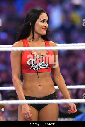 Orlando, FL, USA. 2ème apr 2017. Nikki Bella lors du WWE WrestleMania 33 au Camping World Stadium à Orlando, Floride, le 2 avril 2017. Crédit : George Napolitano Punch/media/Alamy Live News Banque D'Images