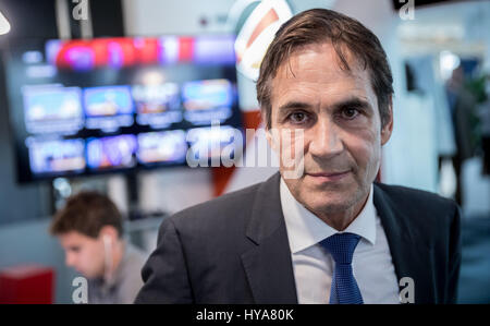 Berlin, Allemagne. 3ème apr 2017. Jean-Remy von Matt, co-fondateur de l'agence de publicité Jung von Matt en allemand l'Union chrétienne-démocrate (CDU), campagne électorale, siège à Berlin, Allemagne, 3 avril 2017. L'agence Jung von Matt est l'élaboration de la campagne électorale de la CDU pour les élections législatives allemandes de 2017. Photo : Michael Kappeler/dpa/Alamy Live News Banque D'Images