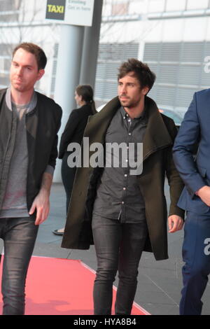 Francfort Allemagne, 3 avril 2017 : Max Giesinger arrivant au PRG LEA Spectacles Award au Festhalle. Francfort, Allemagne Crédit : Markus Wissmann/Alamy Live News Banque D'Images