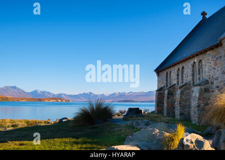Vue paysage du lac Tekapo avec de l'Église bon pasteur, Nouvelle-Zélande Banque D'Images