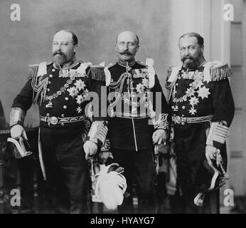 Une photographie de 1893 montrant Albert Edward, prince de Galles, aux côtés d'Arthur, duc de Connaught, et Alfred, duc d'Édimbourg. L'image capture un moment de royauté, soulignant les liens familiaux et la lignée royale. Banque D'Images