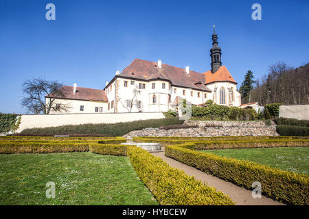 Monastère Franciscain gothique des quatorze aides sainte, Kadan, Bohème du Nord, République Tchèque, Europe Banque D'Images