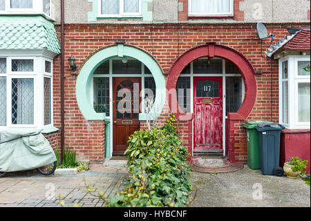 Portes en 1930 sur l'avenue Highbury Chatsworth Estate, Cosham Banque D'Images