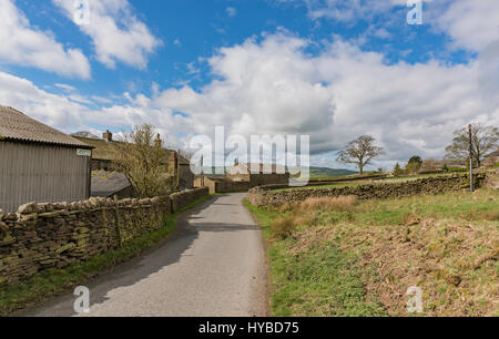 Belle journée de printemps dans le Yorkshire Dales près de Ilkley et Bolton Abbey Banque D'Images