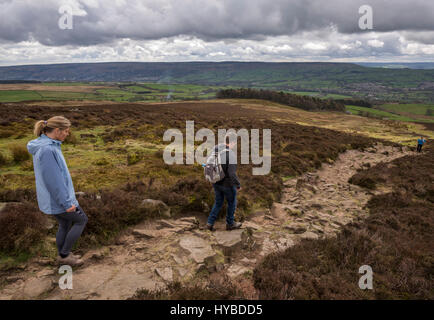 Belle journée de printemps dans le Yorkshire Dales près de Ilkley et Bolton Abbey Banque D'Images