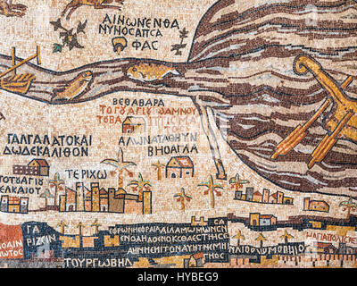 Mer Morte, Jordanie - février 19, 2012 : réplique moderne de l'ancienne carte de Madaba. La mosaïque de Madaba Map fait partie de mosaïque dans la vieille église byzantine de Saint Banque D'Images