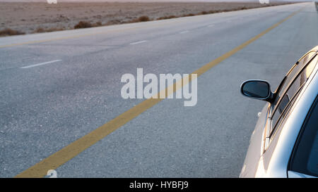 Voyage Moyen Orient Pays de Jordanie - Désert Highway (route 15) en hiver au crépuscule Banque D'Images