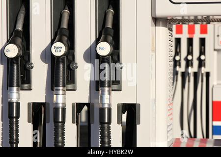 La pompe à gaz avec 3 buses Banque D'Images