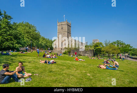 Royaume-uni, le sud-ouest de l'Angleterre, Bristol, vue sur les ruines de l'église Saint Pierre au parc du château. L'église a été détruite au cours de la 'Bristol Blit Banque D'Images