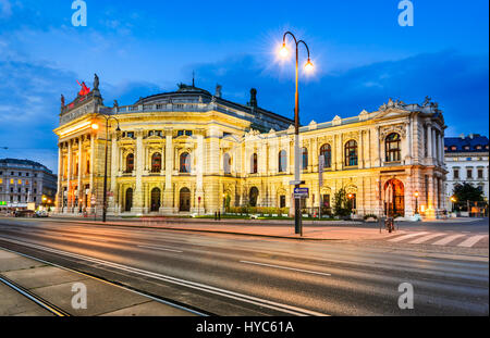 Vienne, Autriche. le Burgtheater (le théâtre de la cour impériale) est le théâtre national autrichien et l'un des plus importants théâtres de langue allemande en t Banque D'Images