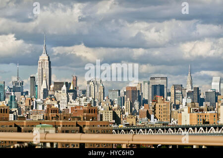 Manhattan de Brooklyn Bridge plus bas, Manhattan, New York, USA Banque D'Images