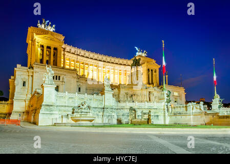 Rome, Italie. La piazza venezia, l'autel de la patrie (Altare della Patria) connu sous le Vittoriano. Banque D'Images
