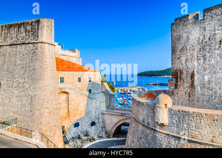 Dubrovnik, Croatie. Magnifique vue pittoresque sur la vieille ville de Raguse et le littoral de la mer Adriatique. Banque D'Images