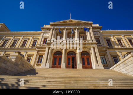 L'Hôtel de ville néo-classique d'Ermoupolis ERMOUPOLIS, dans la place Miaoulis, Syros, Cyclades, grec Banque D'Images