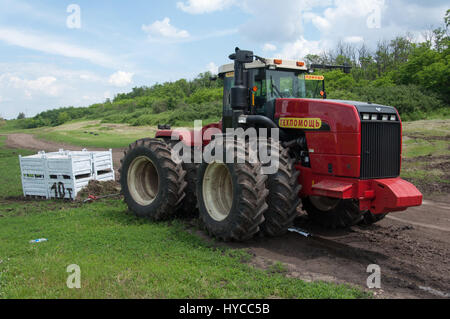 Les courses sur terrain irrégulier, ont lieu chaque année à l'ancien terrain d'essai 'Dsur-25', Rostov-sur-Don, en Russie, à différents moments, voitures, motos, auto- Banque D'Images