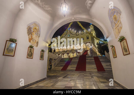 L'entrée de l'église Panagia Megalochari (Vierge Marie) à Tinos, c'est le saint patron de l'île de Tinos et considéré comme le saint protecteur de Gre Banque D'Images