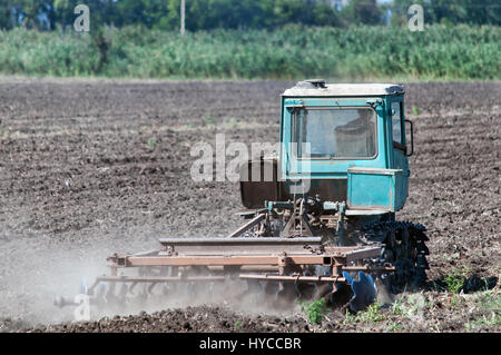 Tracteur DT-75, Rostov-sur-Don, la Russie, le 23 août 2015 Banque D'Images