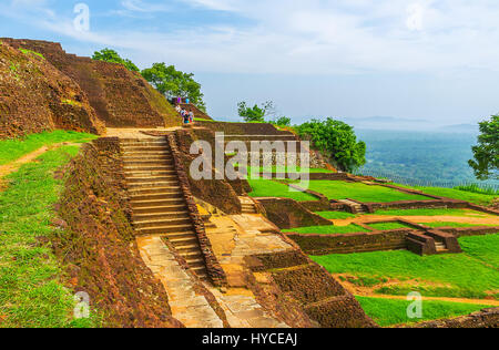 Le site archéologique de Sigiriya east palace situé sur la partie supérieure plate du rocher, Sri Lanka. Banque D'Images