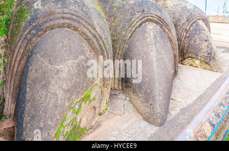Les griffes de la patte du lion à la porte du Lion de la forteresse de Sigiriya, Sri Lanka. Banque D'Images